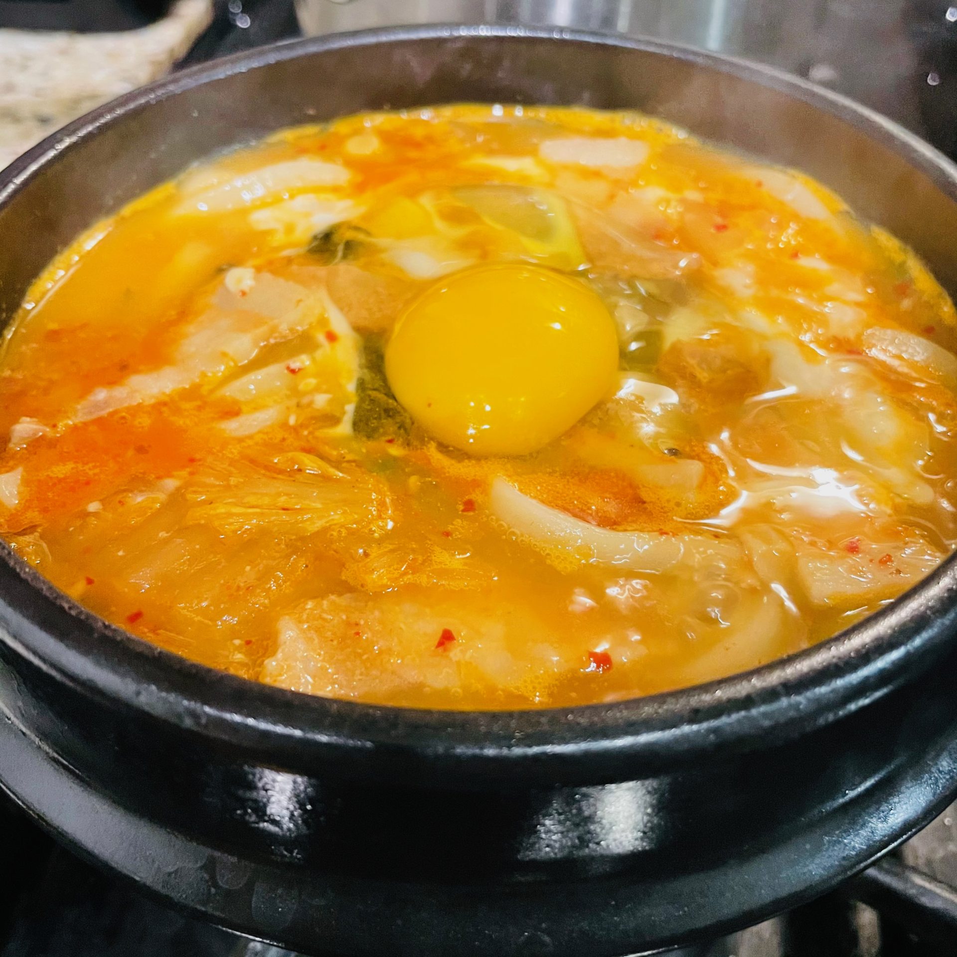 https://www.eatwithohashi.com/wp-content/uploads/2021/03/jjigae-udon-spicy-noodle-soup-eatwithohashi.jpeg