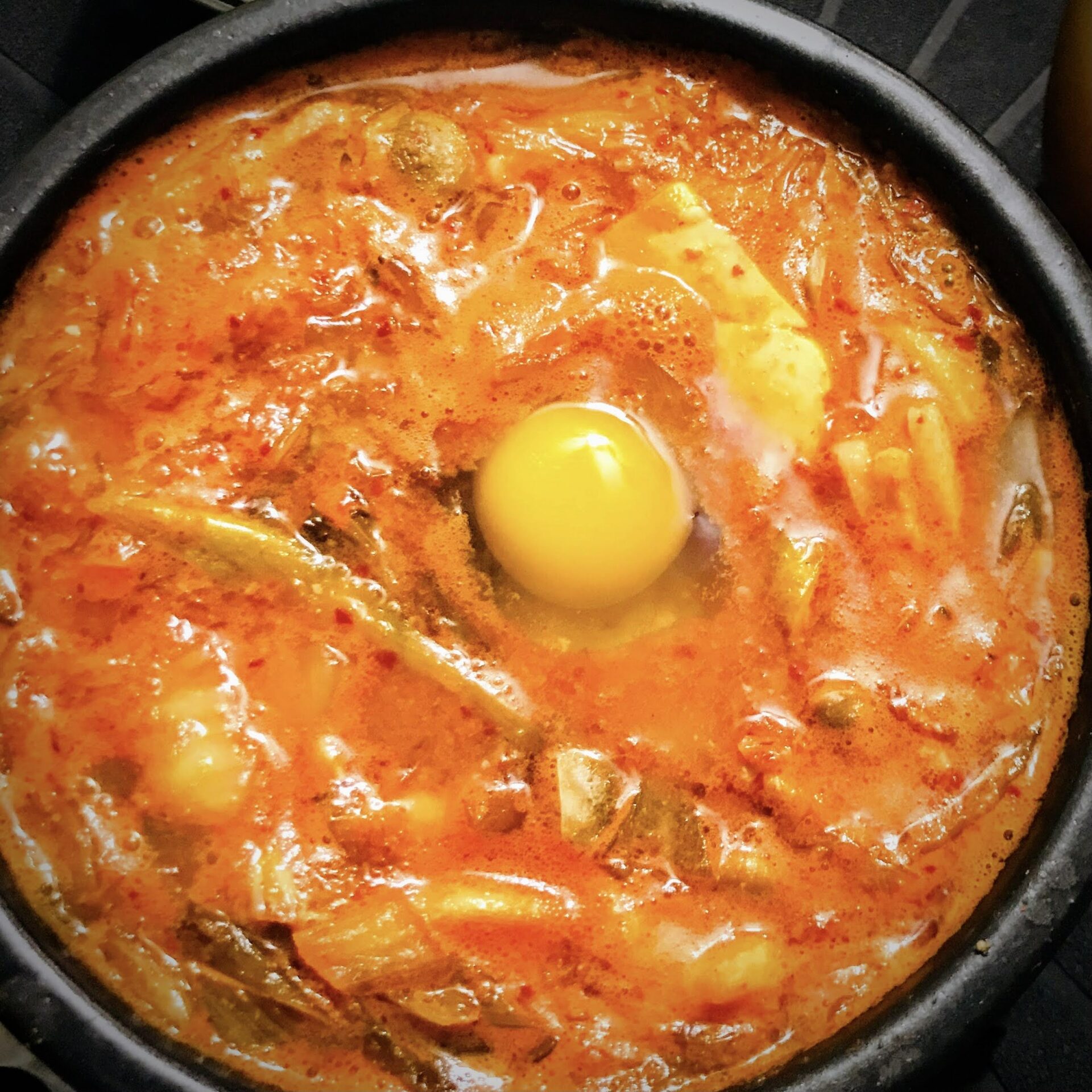https://www.eatwithohashi.com/wp-content/uploads/2021/04/sundubu-jjigae-korean-soup-6.jpg